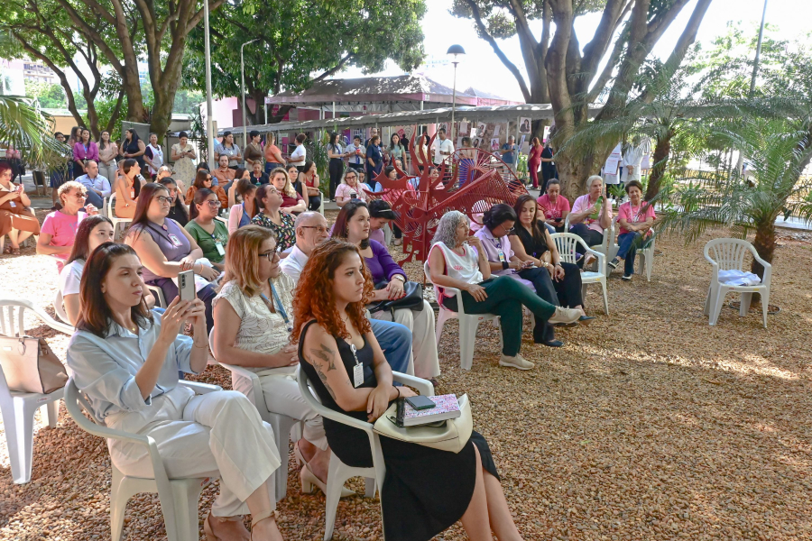 Exposição e evento celebram as mulheres da saúde no Hospital de Base